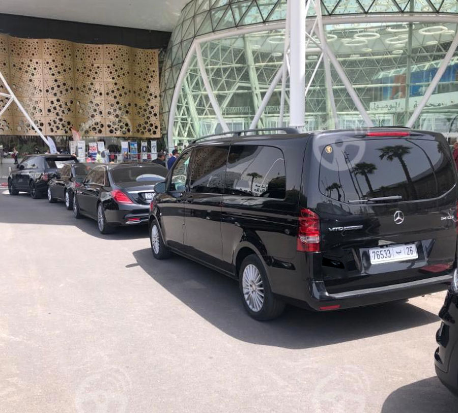 Flota de coches para huéspedes en el aeropuerto